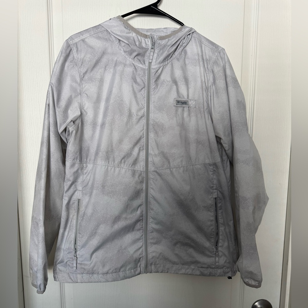 Columbia PFG Size Medium Gray & White Jacket
